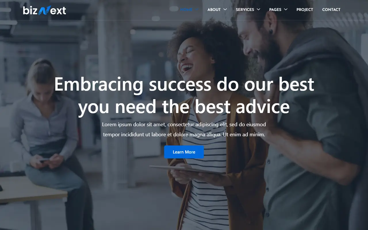 หน้าแรกของธีม bizNext บนคอมพิวเตอร์