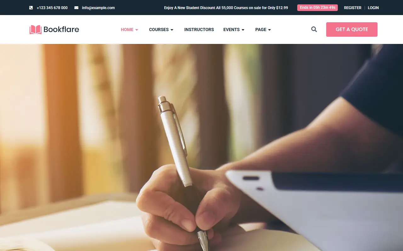 หน้าแรกของธีม Bookflare Modern Education บนคอมพิวเตอร์