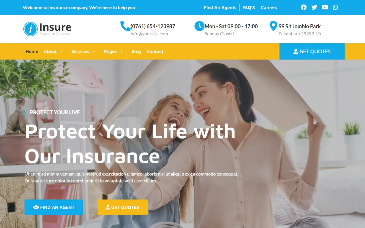 หน้าแรกของธีม Insure บนคอมพิวเตอร์
