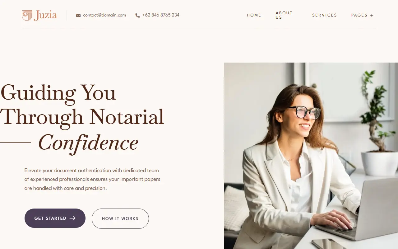 หน้าแรกของธีม Juzia Notary Public บนคอมพิวเตอร์